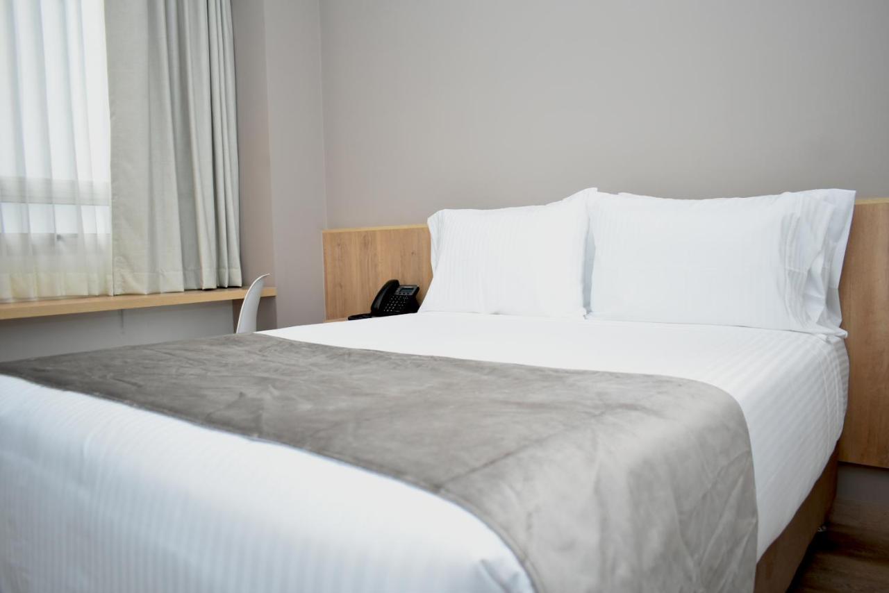 Em Hotel Corferias Embajada Americana Bogota Ngoại thất bức ảnh