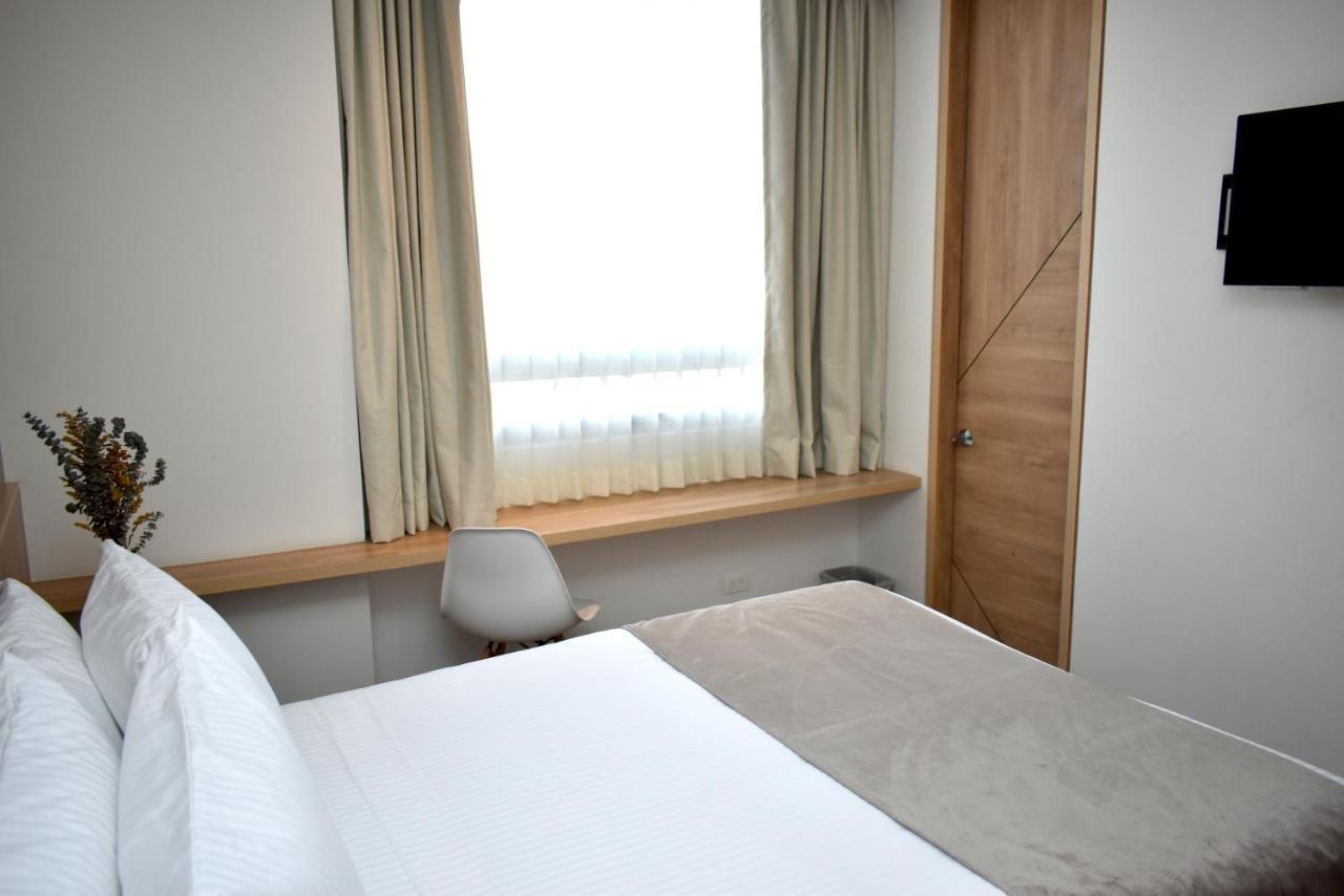 Em Hotel Corferias Embajada Americana Bogota Ngoại thất bức ảnh