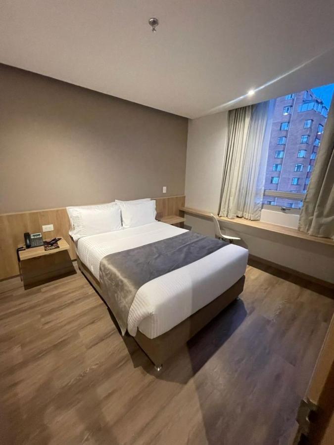 Em Hotel Corferias Embajada Americana Bogota Ngoại thất bức ảnh