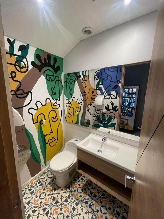 Em Hotel Corferias Embajada Americana Bogota Ngoại thất bức ảnh